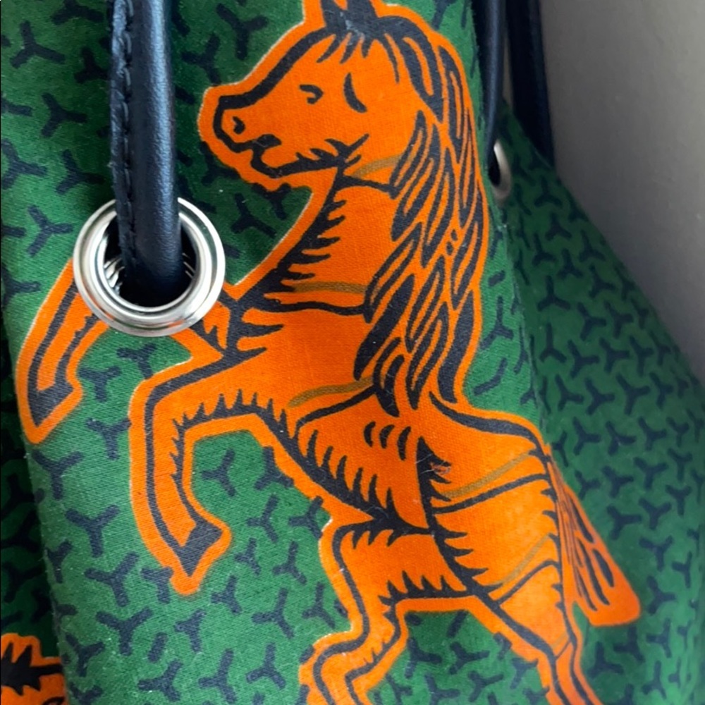 Meet your Posher, Peace